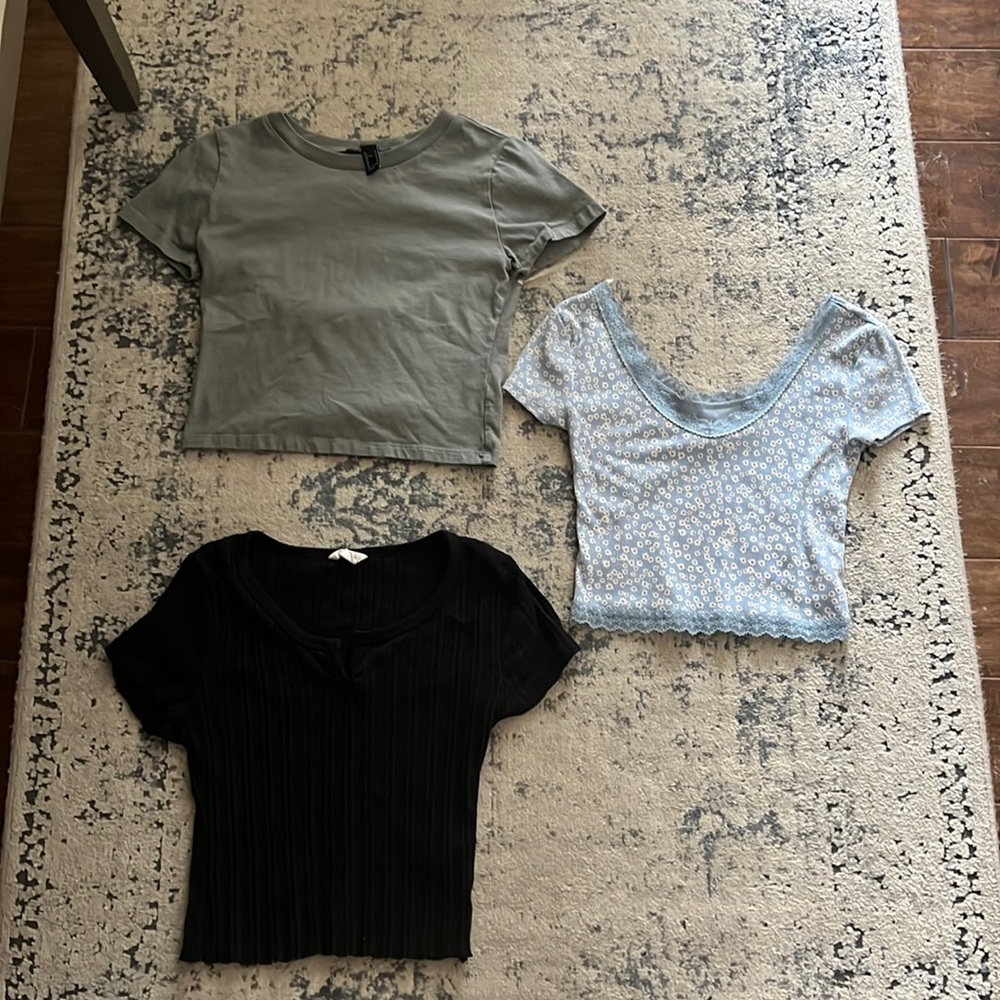 Great for summer crop tops! All from Aeropostale or forever 21! 1XS, 1M. bundle!